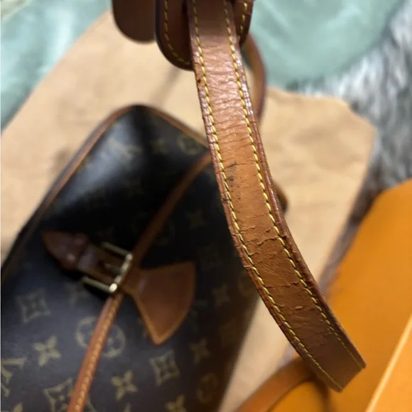 Louis Vuitton Sologne Vintage Crossbody Bag **Authentic - Picture 6 of 17